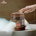 ⁦A Bonne Coffee & Royal Gold Detoxifying Body Scrub 250 ml⁩ - الصورة ⁦2⁩