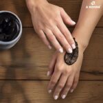 ⁦A Bonne Coffee & Royal Gold Detoxifying Body Scrub 250 ml⁩ - الصورة ⁦3⁩