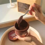 ⁦Lita Chocolate Butter and Cocoa Body Scrub 500 gr⁩ - الصورة ⁦3⁩